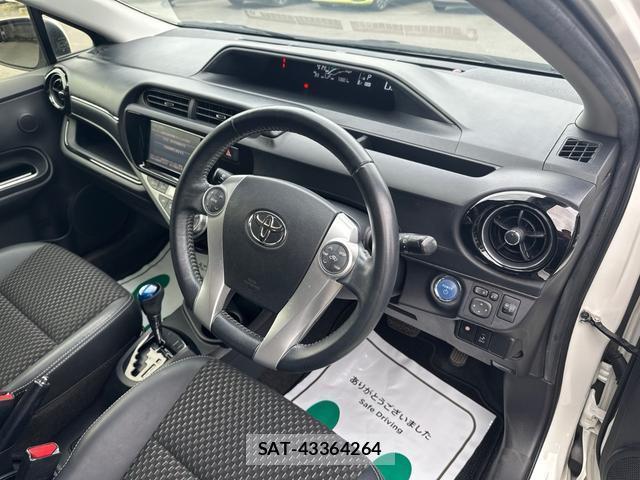 Toyota AQUA 2015-08 8855634-10