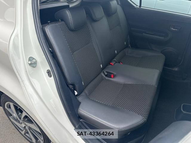 Toyota AQUA 2015-08 8855634-12