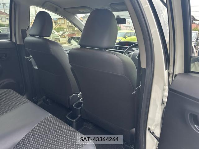 Toyota AQUA 2015-08 8855634-13