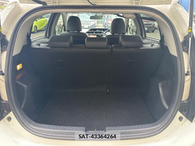 Toyota AQUA 2015-08 8855634-14