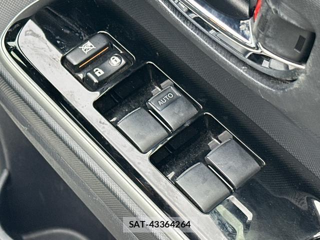 Toyota AQUA 2015-08 8855634-18