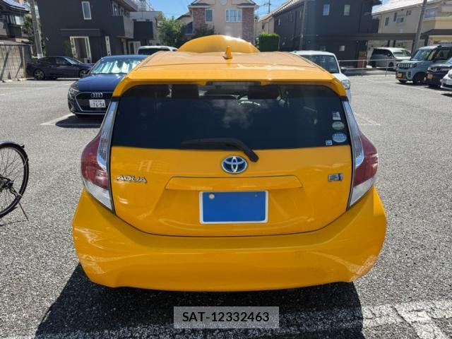 Toyota AQUA 2016-05 8855867-10