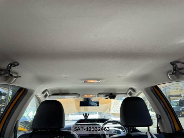 Toyota AQUA 2016-05 8855867-15
