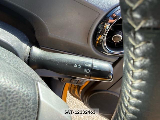Toyota AQUA 2016-05 8855867-3