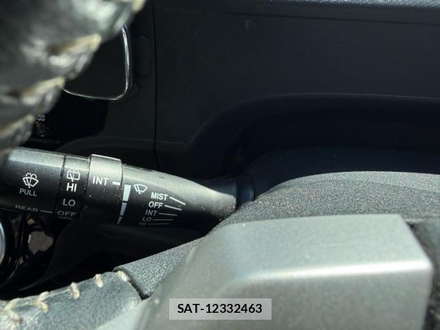 Toyota AQUA 2016-05 8855867-4