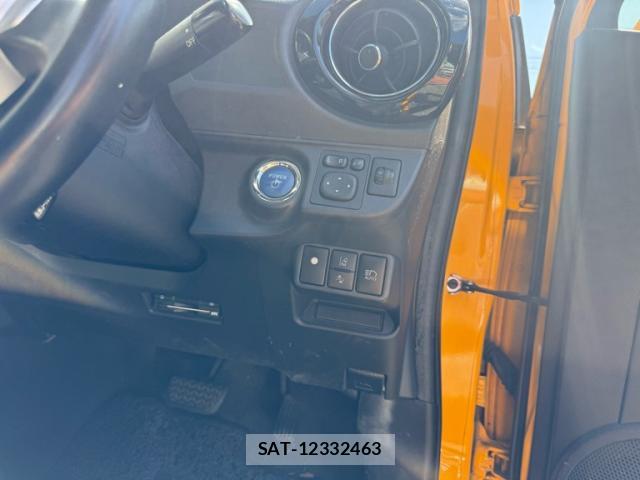 Toyota AQUA 2016-05 8855867-6