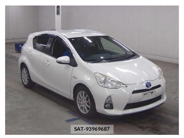 Toyota AQUA 2013-09 8856115-0