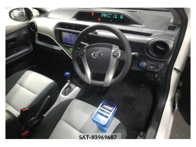 Toyota AQUA 2013-09 8856115-2