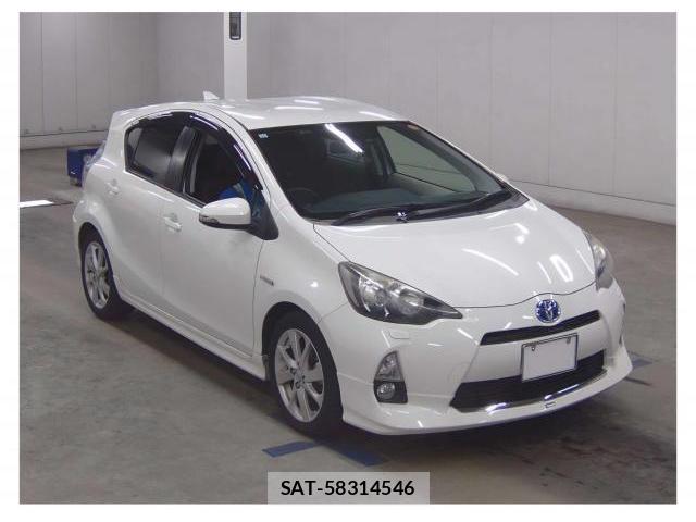 Toyota AQUA 2012-08 8856121-0