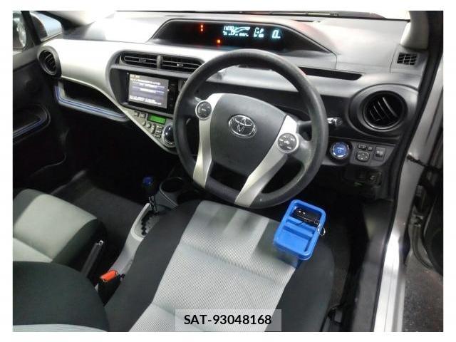 Toyota AQUA 2014-08 8856124-1