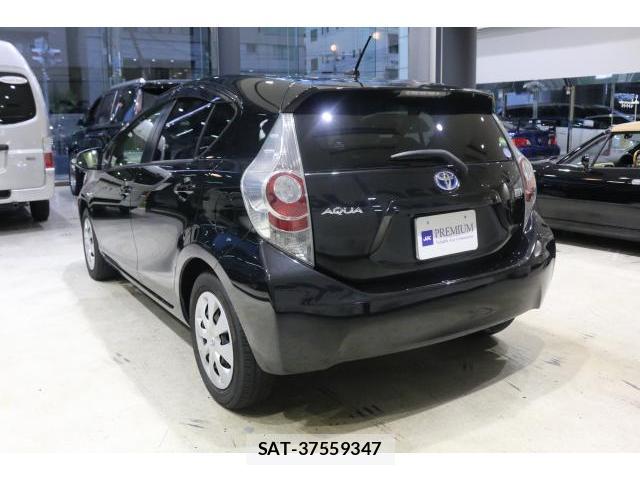 Toyota AQUA 2013-04 8856529-11