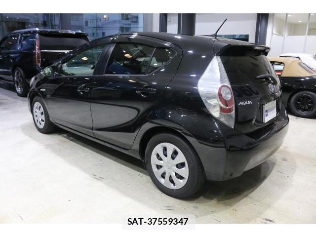 Toyota AQUA 2013-04 8856529-12
