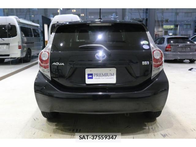 Toyota AQUA 2013-04 8856529-13