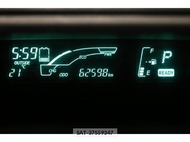 Toyota AQUA 2013-04 8856529-17