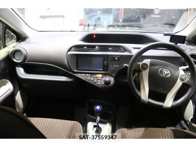 Toyota AQUA 2013-04 8856529-2