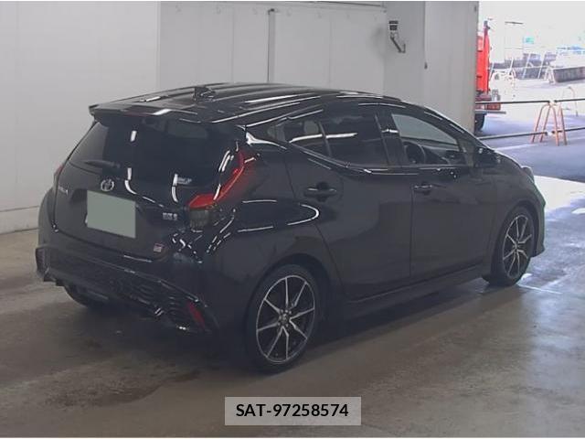 Toyota AQUA 2023-03 8856614-1