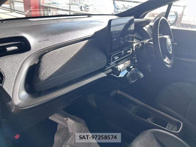 Toyota AQUA 2023-03 8856614-10