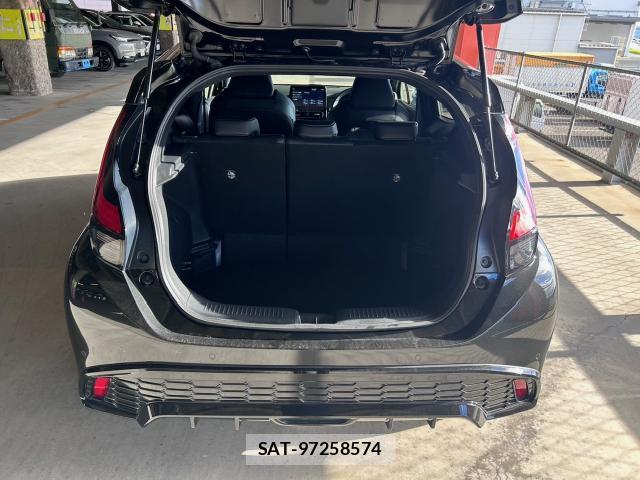 Toyota AQUA 2023-03 8856614-17