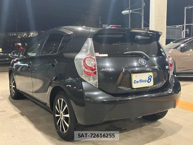 Toyota AQUA 2013-10 8856709-1