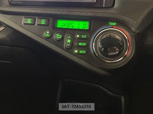 Toyota AQUA 2013-10 8856709-12