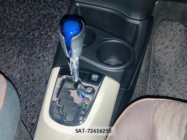 Toyota AQUA 2013-10 8856709-13