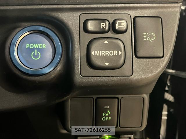 Toyota AQUA 2013-10 8856709-16