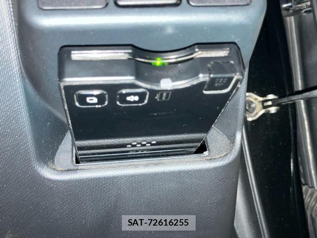 Toyota AQUA 2013-10 8856709-17