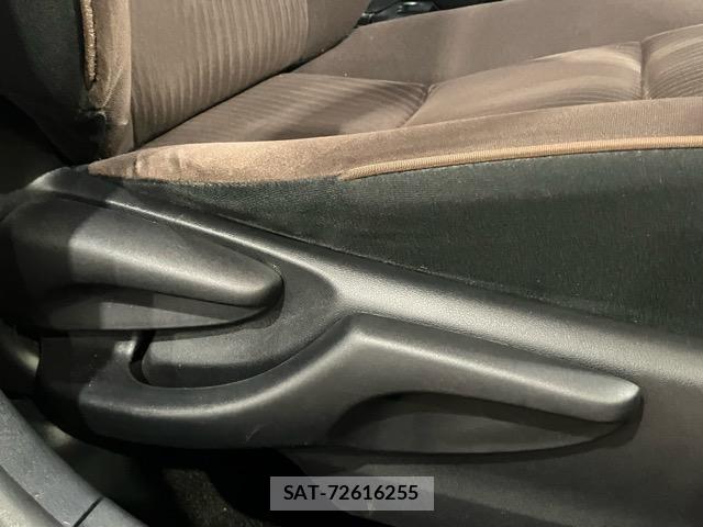 Toyota AQUA 2013-10 8856709-18