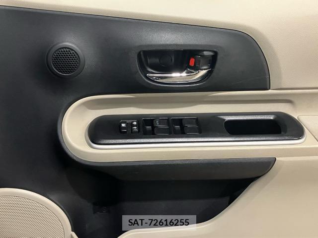 Toyota AQUA 2013-10 8856709-19