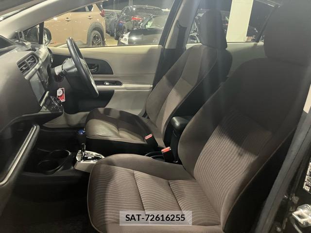 Toyota AQUA 2013-10 8856709-6