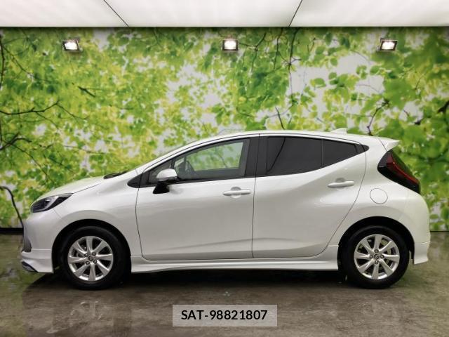 Toyota AQUA 2025-01 8856934-1