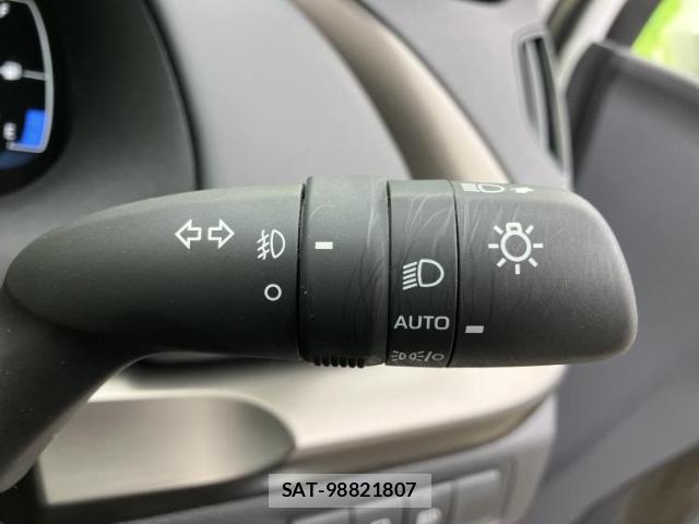 Toyota AQUA 2025-01 8856934-13