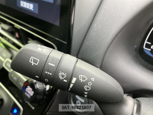 Toyota AQUA 2025-01 8856934-14