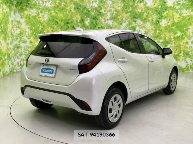 Toyota AQUA 2025-03 8856986-2