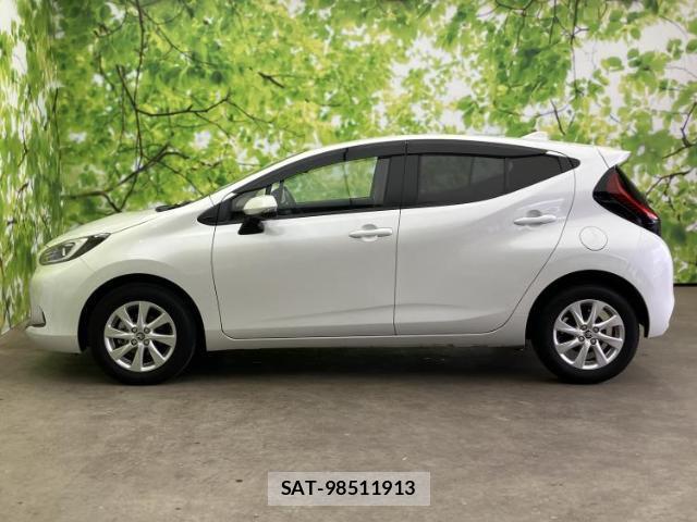 Toyota AQUA 2023-10 8857025-1