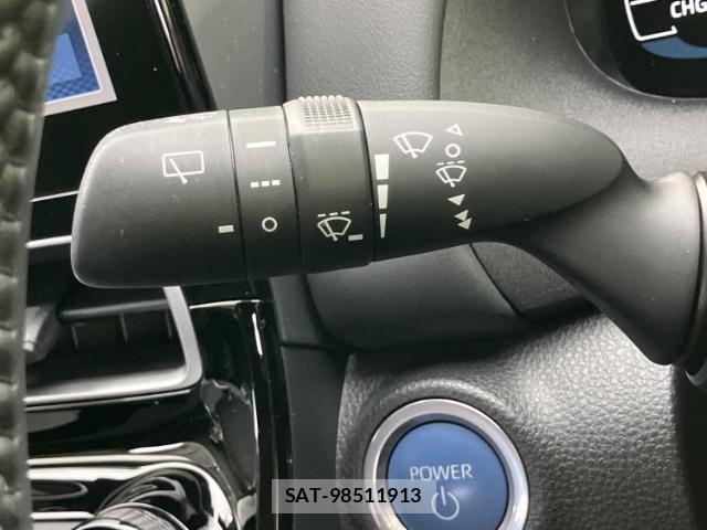 Toyota AQUA 2023-10 8857025-14