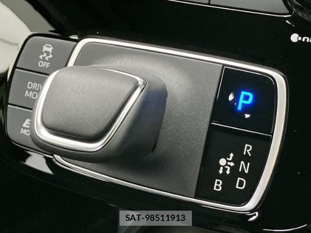 Toyota AQUA 2023-10 8857025-16