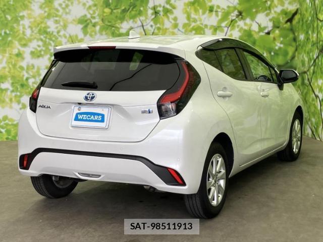 Toyota AQUA 2023-10 8857025-2