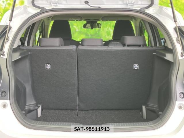 Toyota AQUA 2023-10 8857025-7