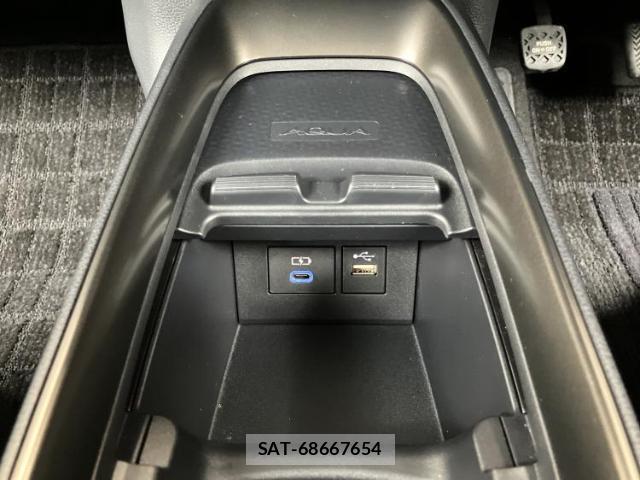 Toyota AQUA 2025-03 8857109-12
