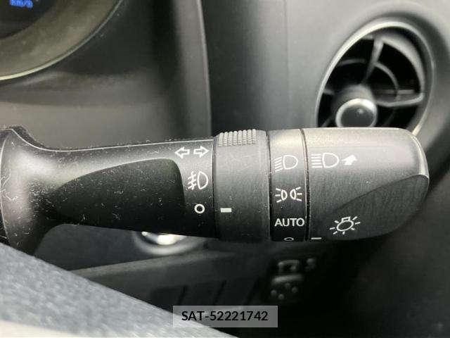 Toyota AURIS 2016-03 8854669-12