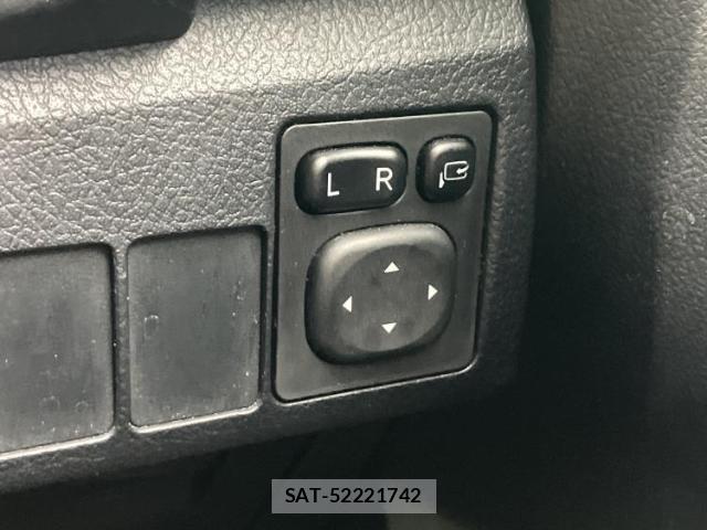 Toyota AURIS 2016-03 8854669-17