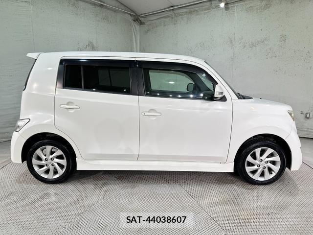 Toyota BB 2009-07 8857131-13
