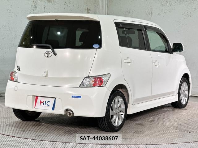 Toyota BB 2009-07 8857131-14