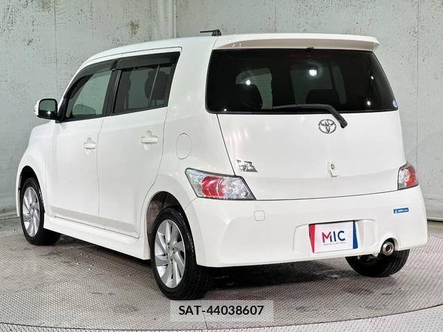 Toyota BB 2009-07 8857131-16