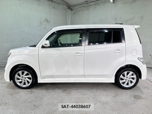 Toyota BB 2009-07 8857131-19