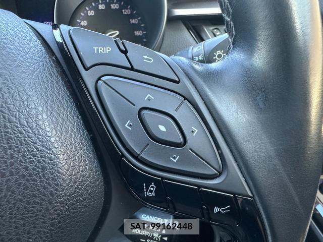 Toyota C-HR 2017-01 8854076-4