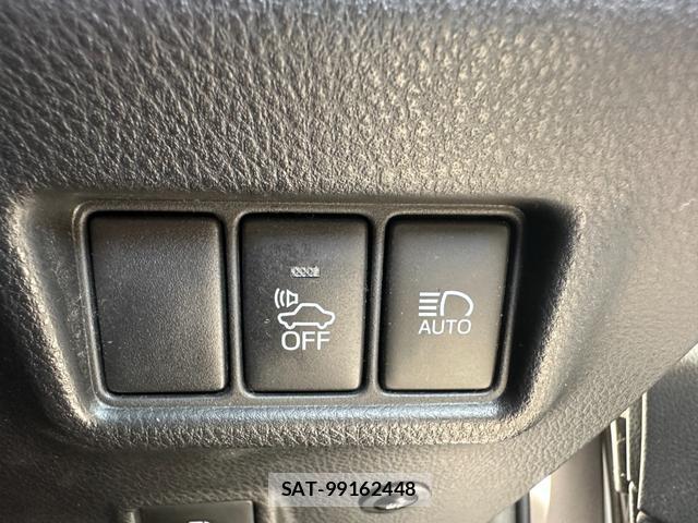 Toyota C-HR 2017-01 8854076-5