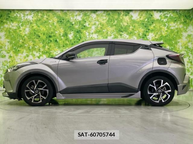 Toyota C-HR 2017-09 8854318-1