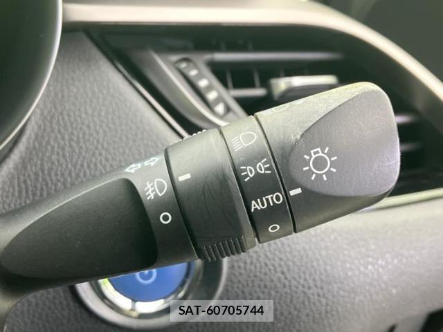 Toyota C-HR 2017-09 8854318-15